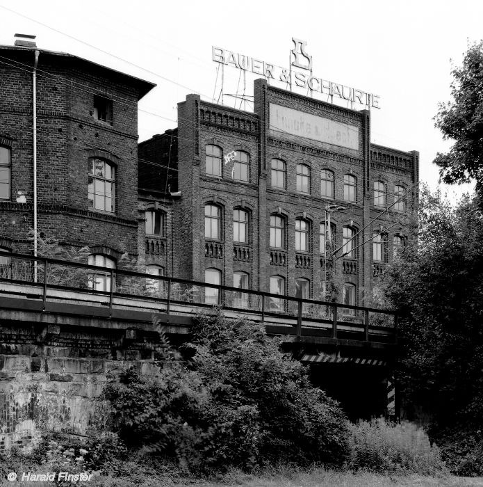 Bauer und Schaurte an der ehemaligen Schraubenfabrik